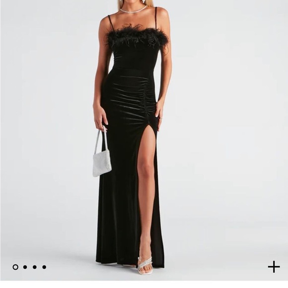 Feathered mermaid black Windsor dress - Picture 6 of 6